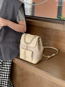 mix đồ với balo dạ tweed